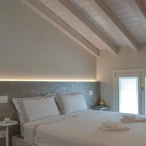 https://garda-lake-maison-disabella.it-lombardy.com