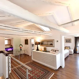 https://sweet-apartment-frari.hotelinveneto.com