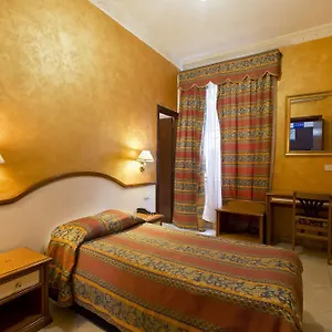 ** Hotel Lella Itália